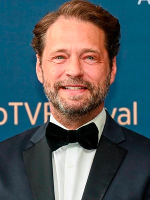 Джейсон Пристли в роли Джорджа Грэма