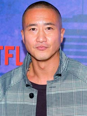 Терри Чен в роли шефа Ли